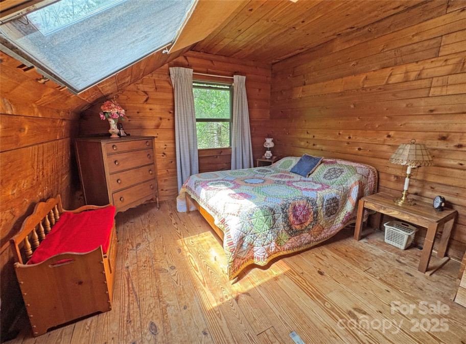15211 Nc 209 Hw Hot Springs, NC 28743