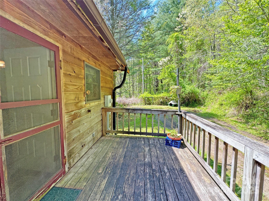 15211 Nc 209 Hw Hot Springs, NC 28743