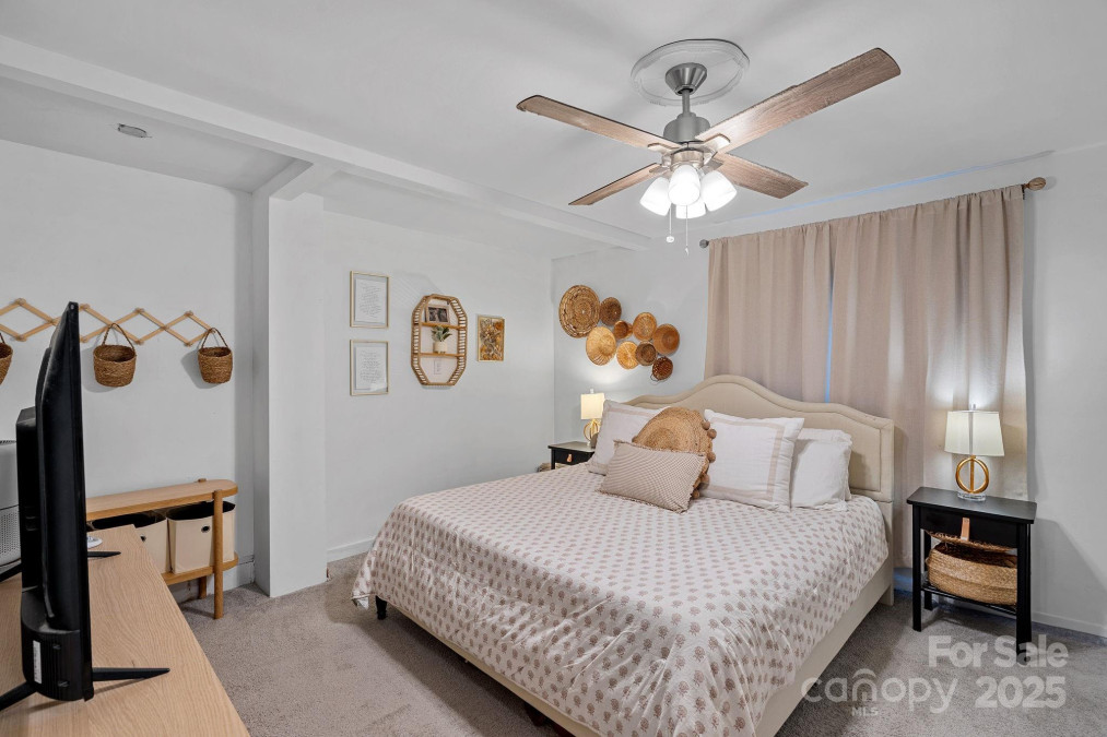 4314 Oak Forest Dr Charlotte, NC 28215