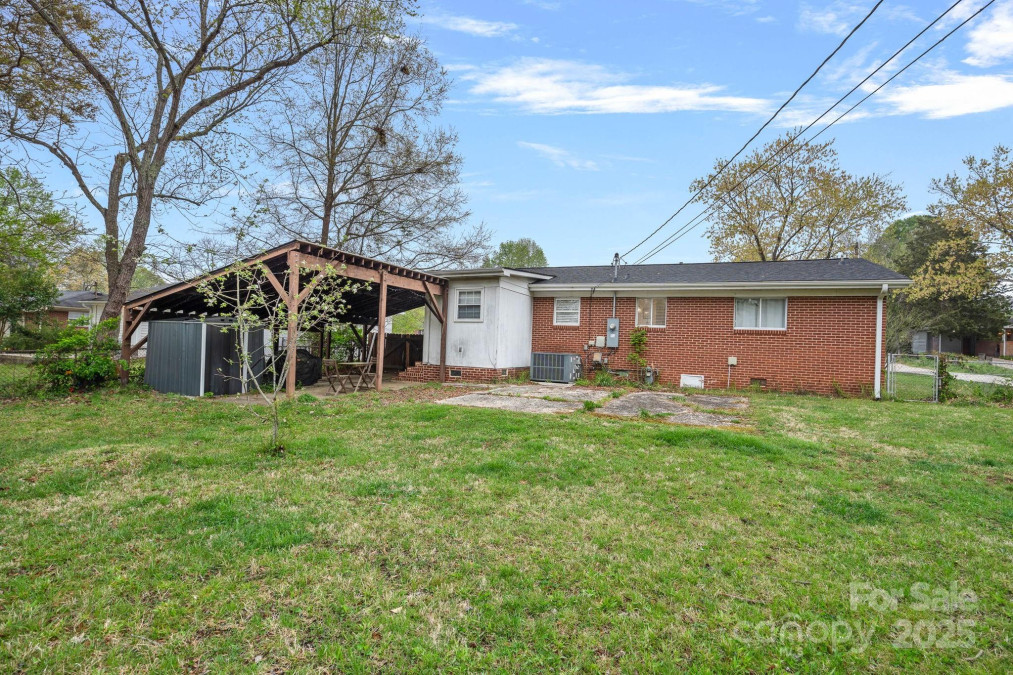 4314 Oak Forest Dr Charlotte, NC 28215