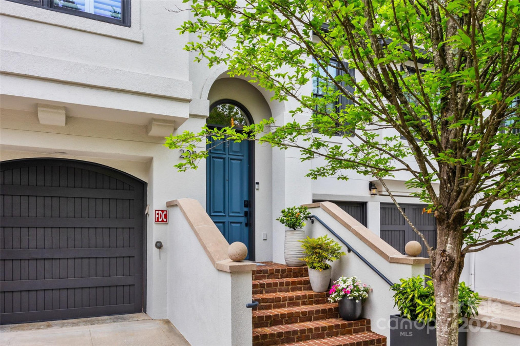 208 Wendover Heights Cir Charlotte, NC 28211