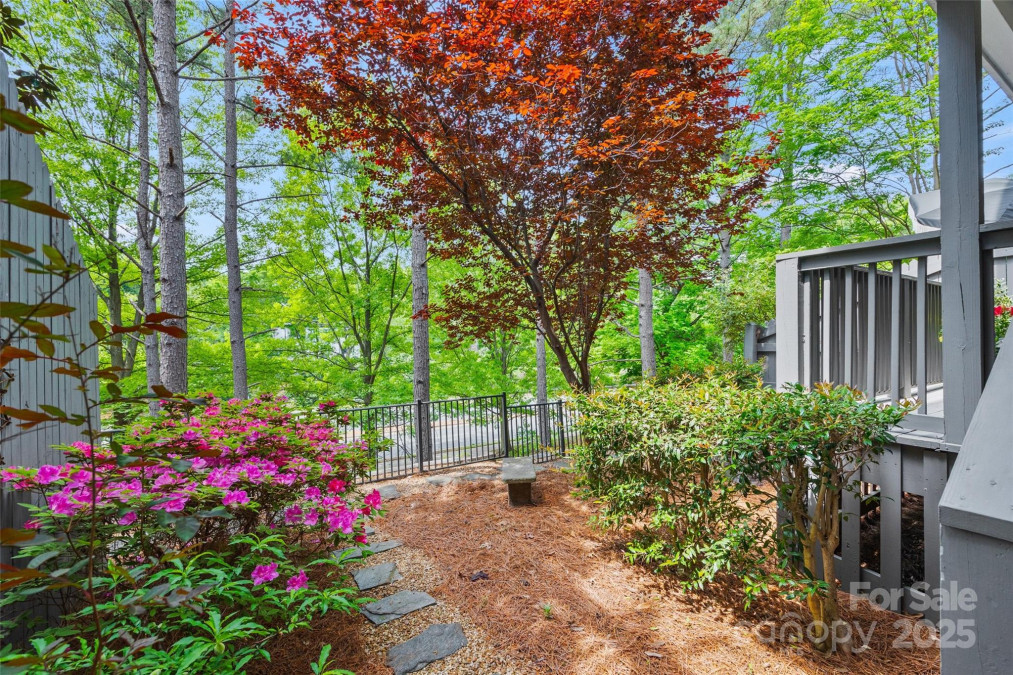 208 Wendover Heights Cir Charlotte, NC 28211