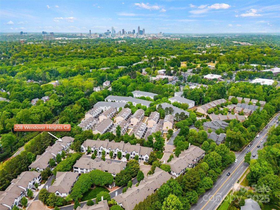 208 Wendover Heights Cir Charlotte, NC 28211