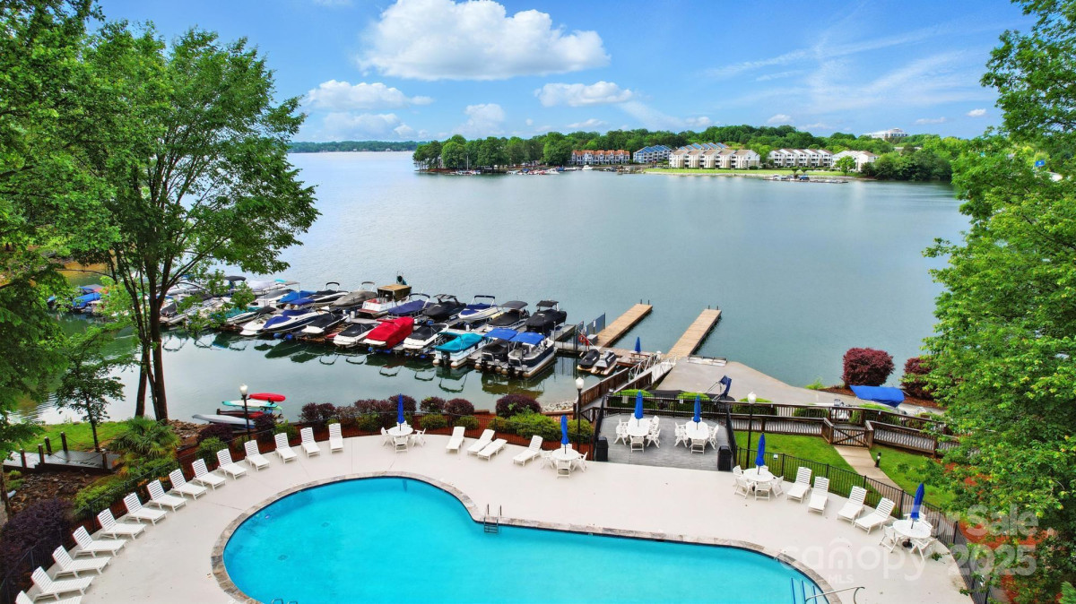21300 Crown Lake Dr Cornelius, NC 28031