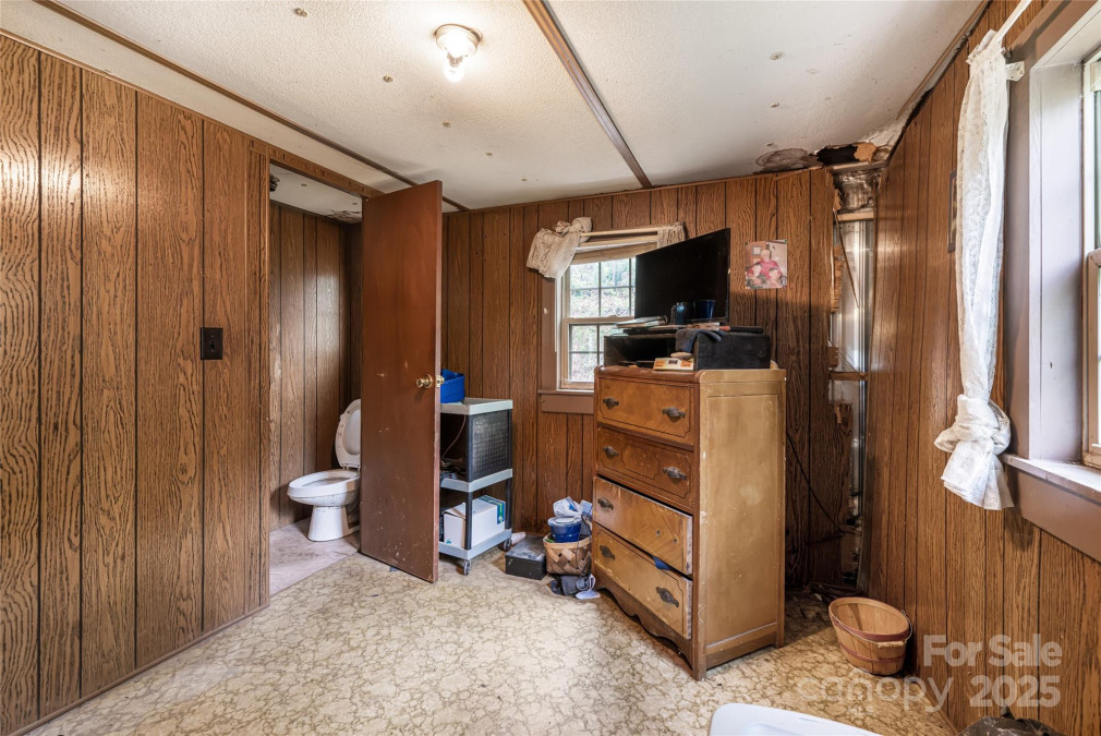 25 Coal Creek Ln Weaverville, NC 28787