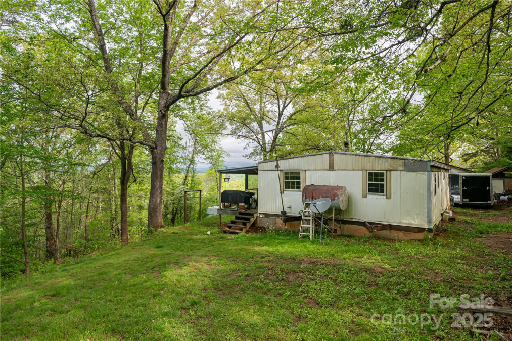25 Coal Creek Ln Weaverville, NC 28787