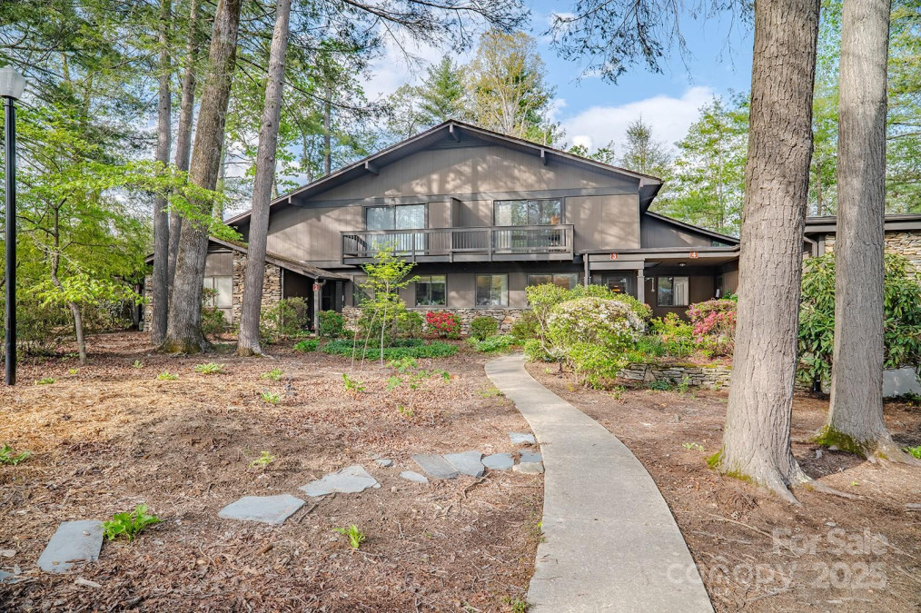 106 Laurelwood Cir Hendersonville, NC 28791