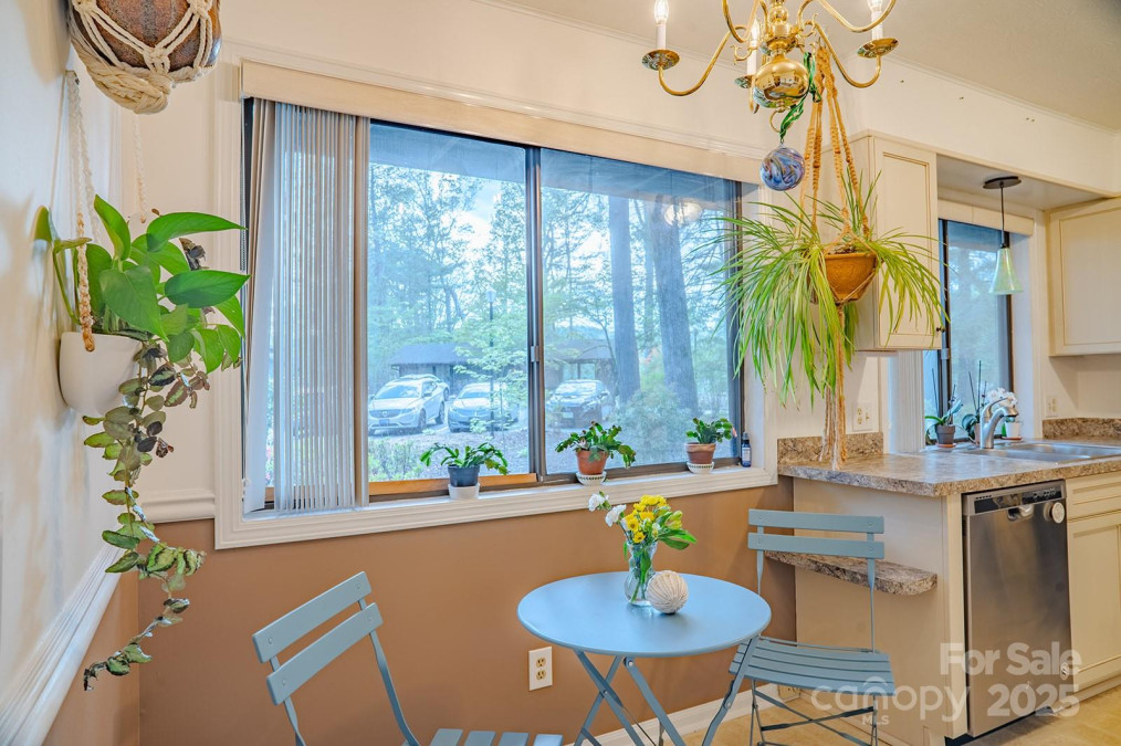 106 Laurelwood Cir Hendersonville, NC 28791