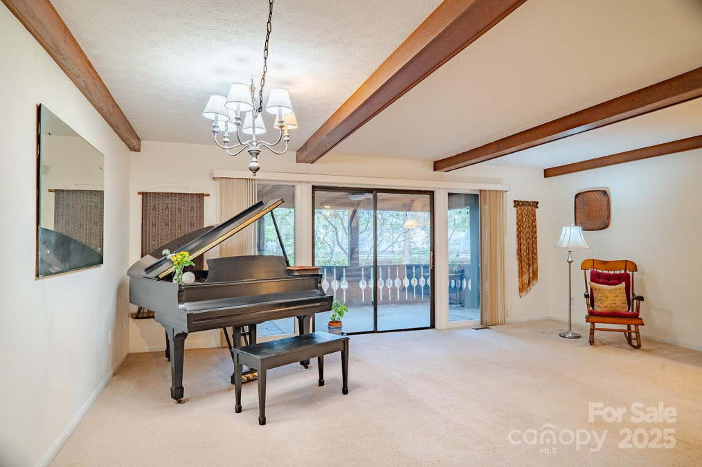 106 Laurelwood Cir Hendersonville, NC 28791
