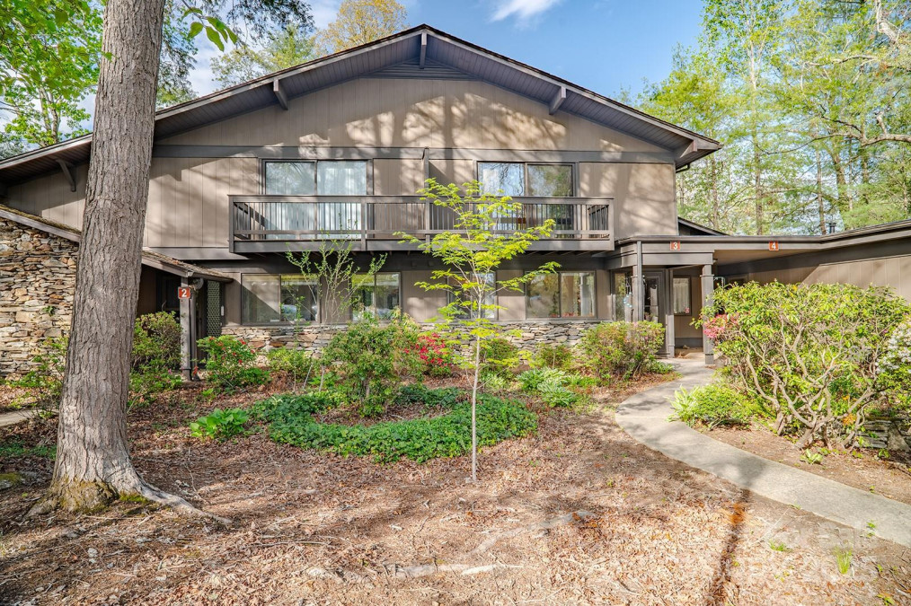 106 Laurelwood Cir Hendersonville, NC 28791