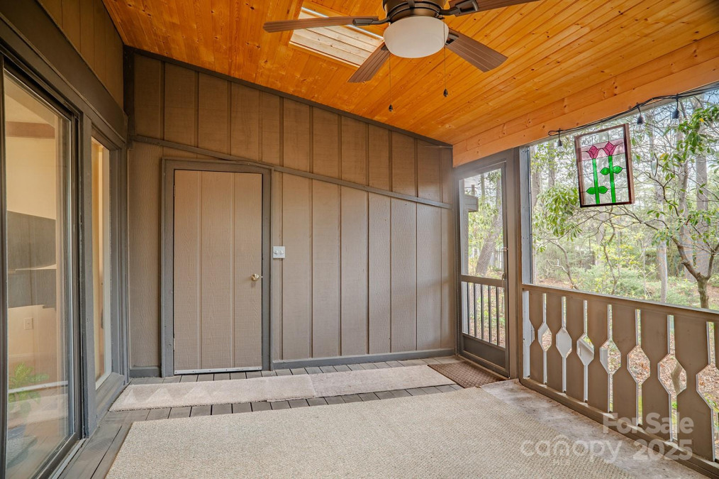 106 Laurelwood Cir Hendersonville, NC 28791