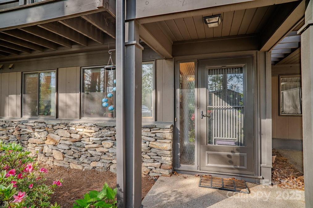 106 Laurelwood Cir Hendersonville, NC 28791