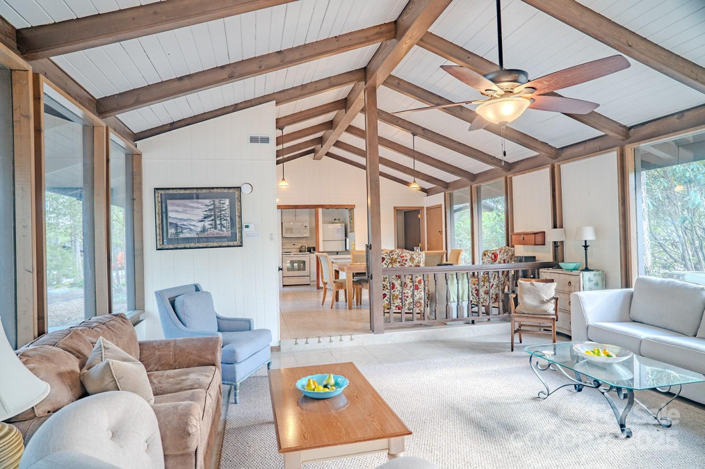 106 Laurelwood Cir Hendersonville, NC 28791