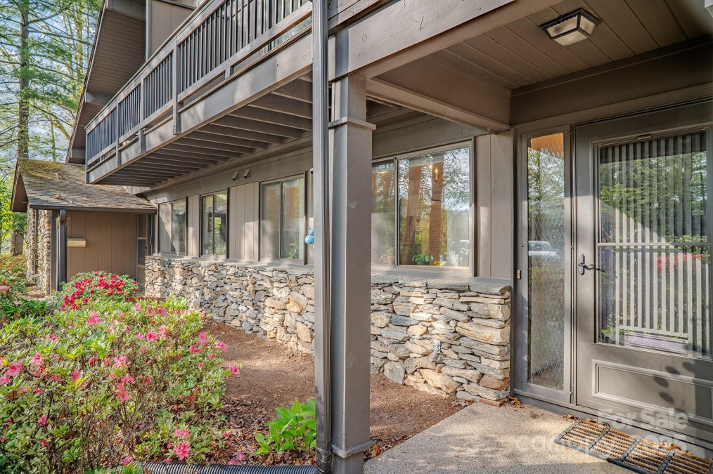 106 Laurelwood Cir Hendersonville, NC 28791