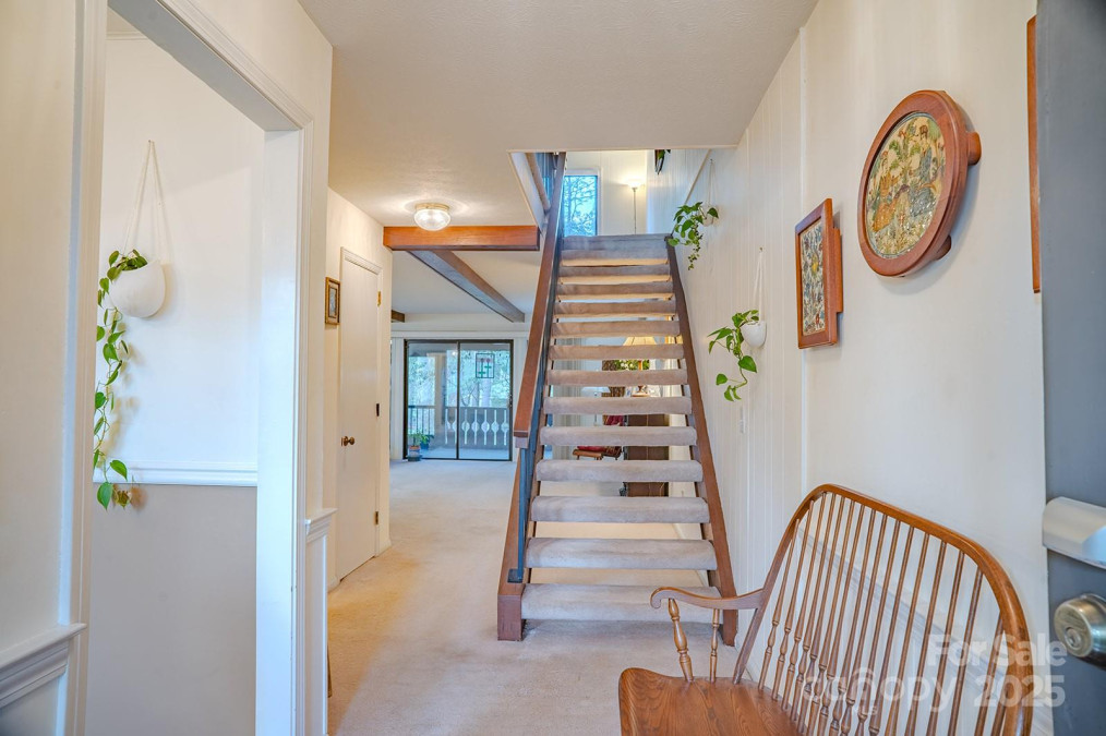 106 Laurelwood Cir Hendersonville, NC 28791