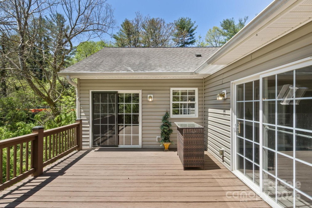 689 New Haw Creek Rd Asheville, NC 28805