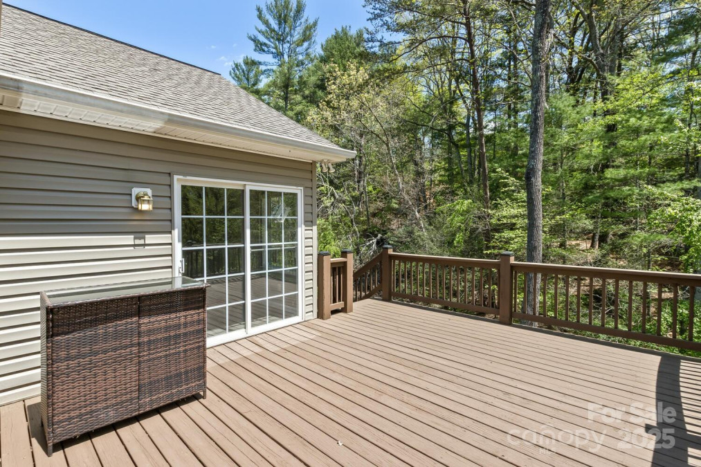 689 New Haw Creek Rd Asheville, NC 28805
