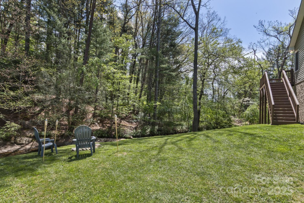 689 New Haw Creek Rd Asheville, NC 28805