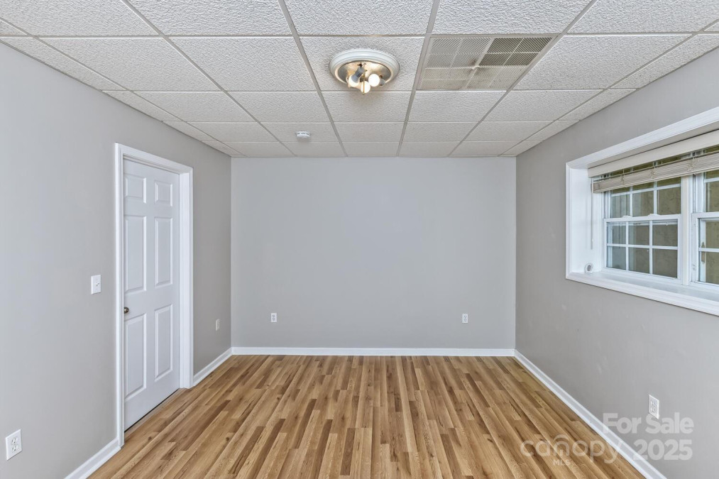 689 New Haw Creek Rd Asheville, NC 28805