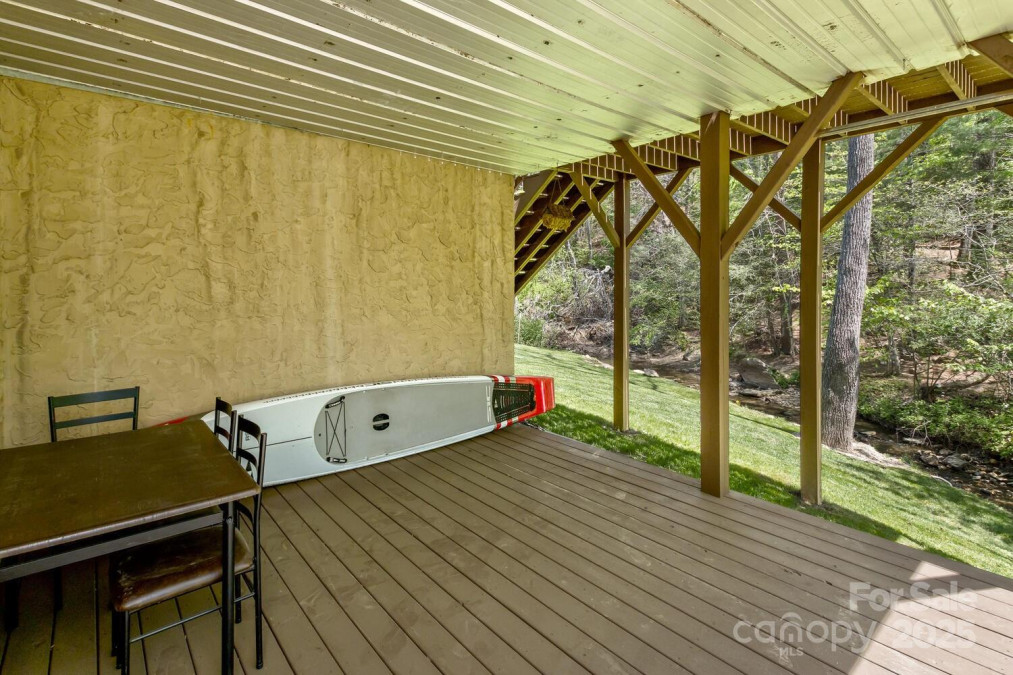 689 New Haw Creek Rd Asheville, NC 28805