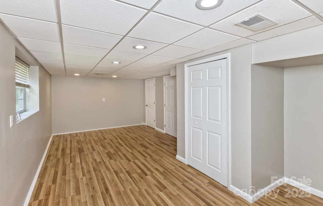 689 New Haw Creek Rd Asheville, NC 28805