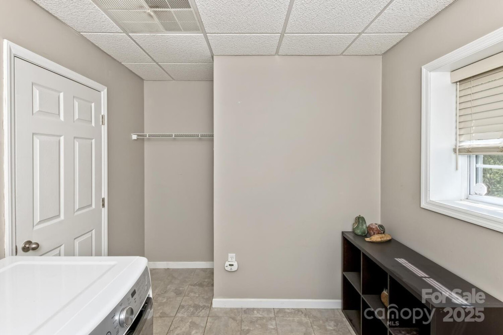 689 New Haw Creek Rd Asheville, NC 28805