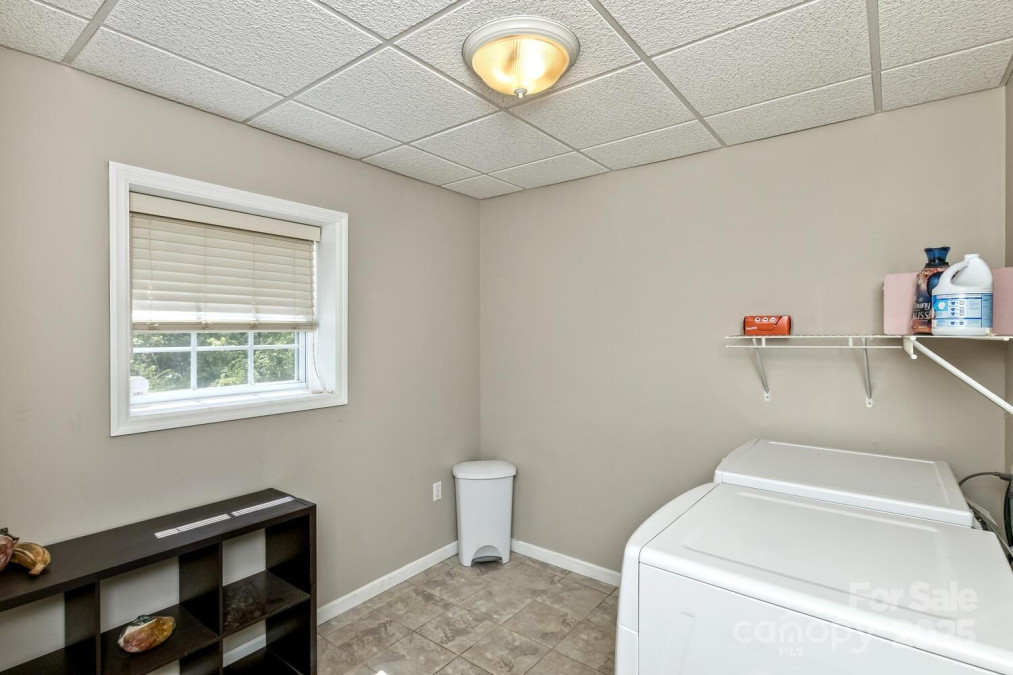 689 New Haw Creek Rd Asheville, NC 28805