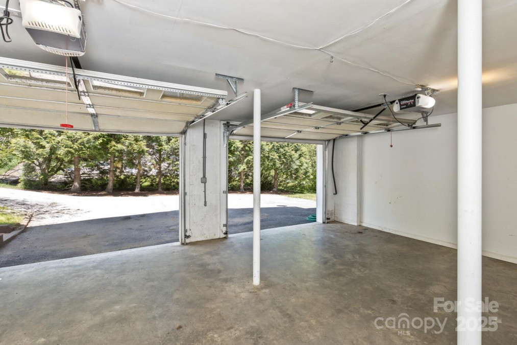 689 New Haw Creek Rd Asheville, NC 28805