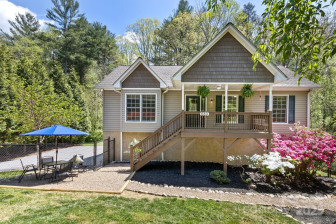 689 New Haw Creek Rd Asheville, NC 28805