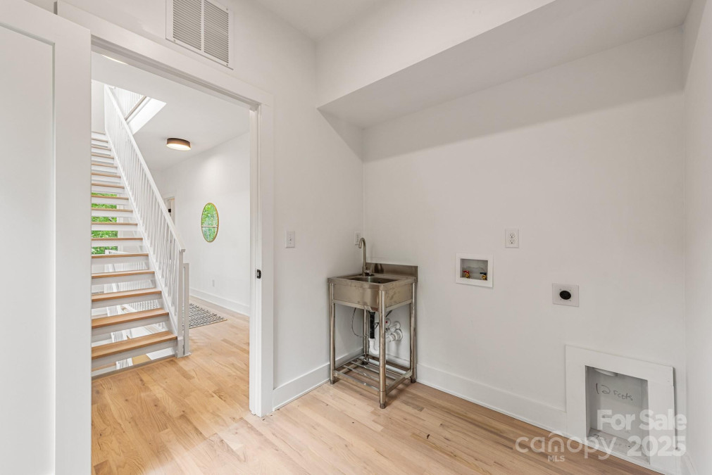 1847 Vinton St Charlotte, NC 28216