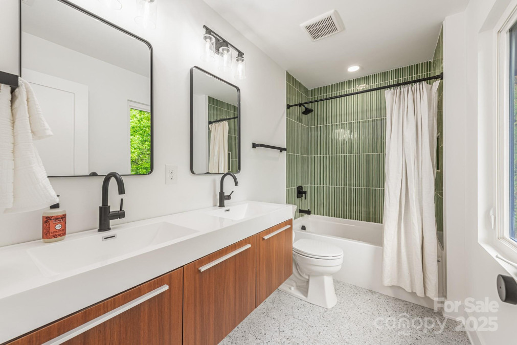 1847 Vinton St Charlotte, NC 28216
