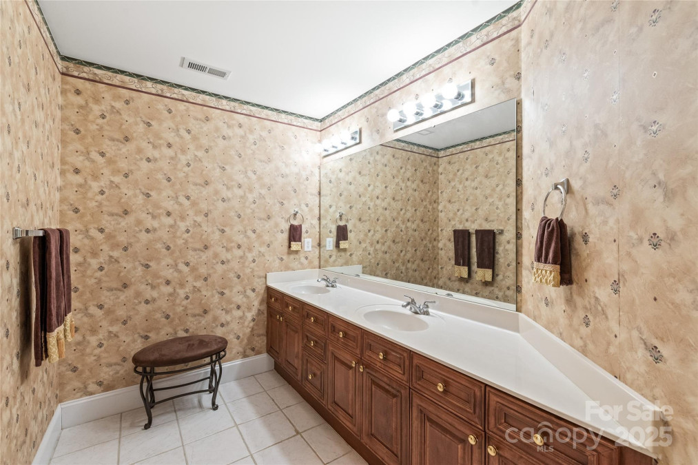 4232 Shannamara Dr Matthews, NC 28104