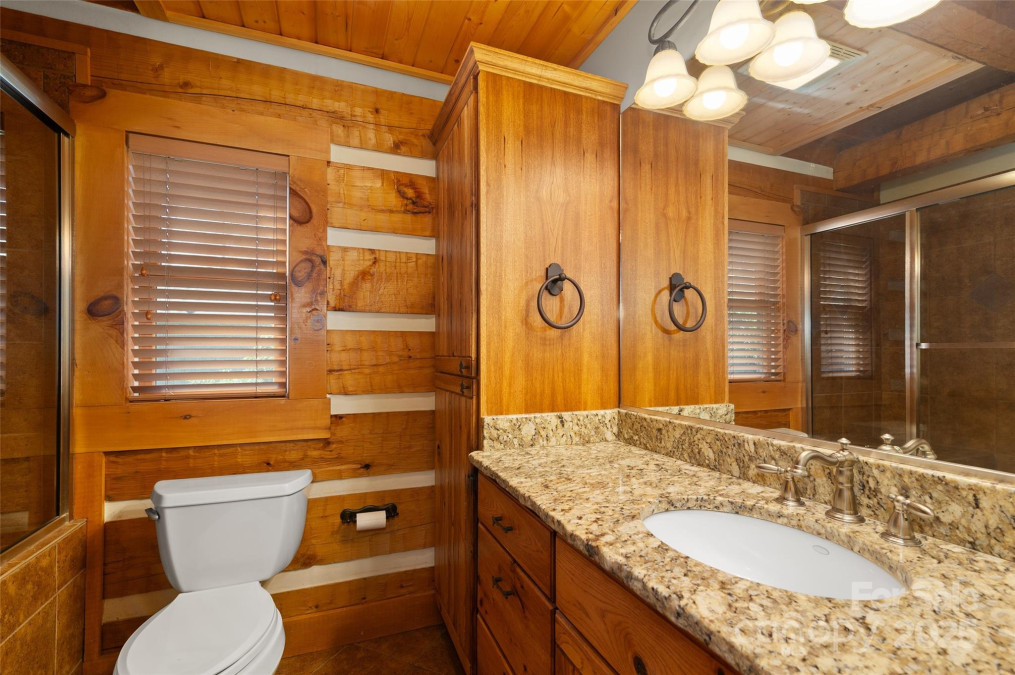 18 Rachels Cir Maggie Valley, NC 28751