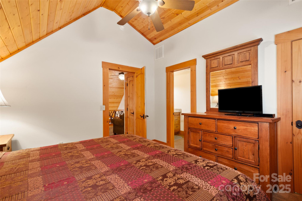18 Rachels Cir Maggie Valley, NC 28751
