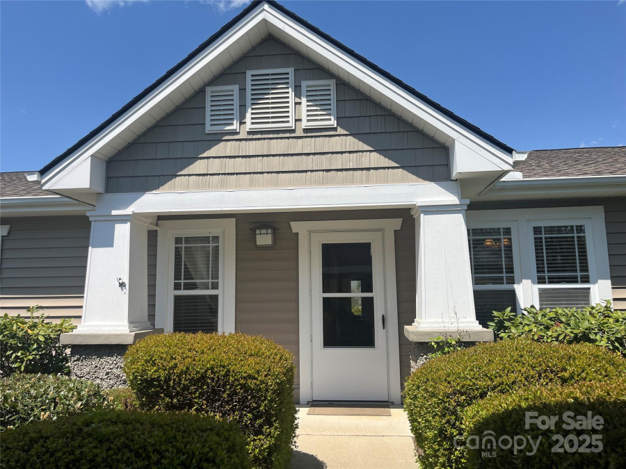 5802 Wood Duck Way Hendersonville, NC 28792