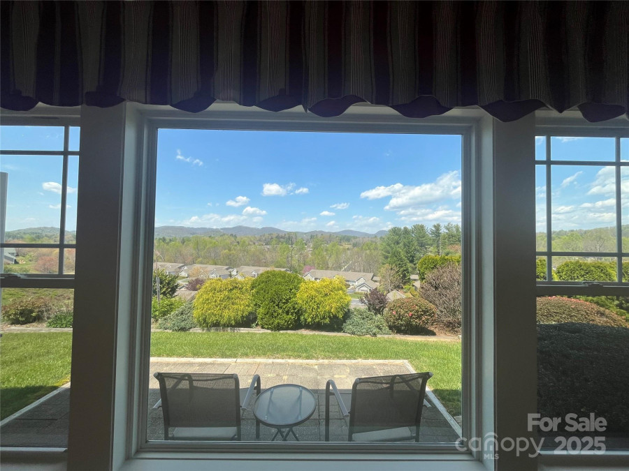 5802 Wood Duck Way Hendersonville, NC 28792