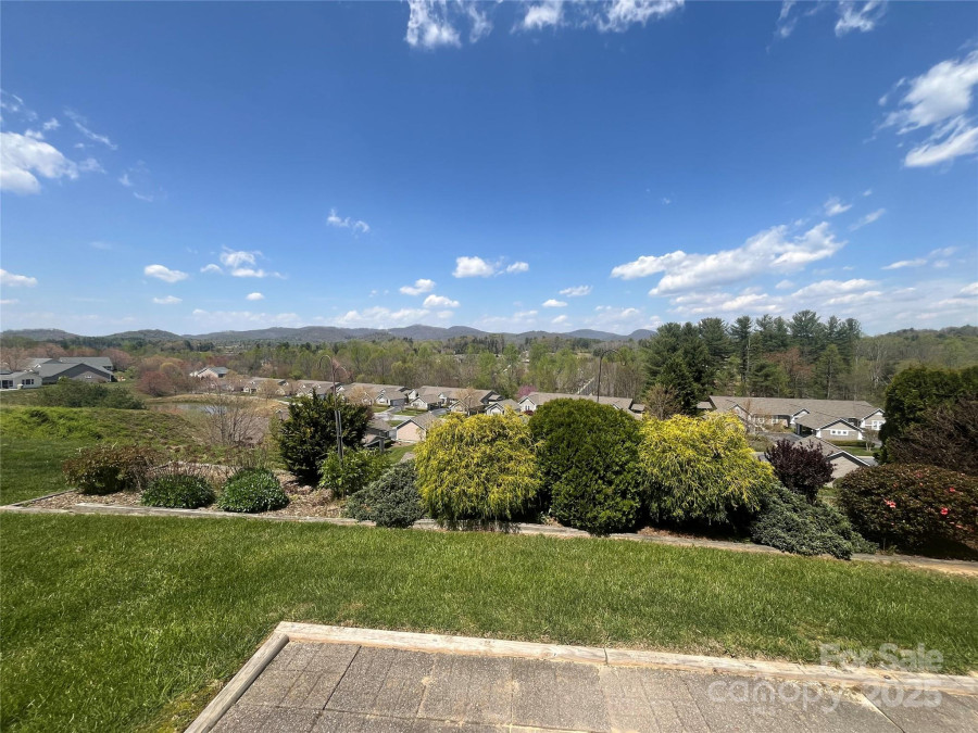 5802 Wood Duck Way Hendersonville, NC 28792