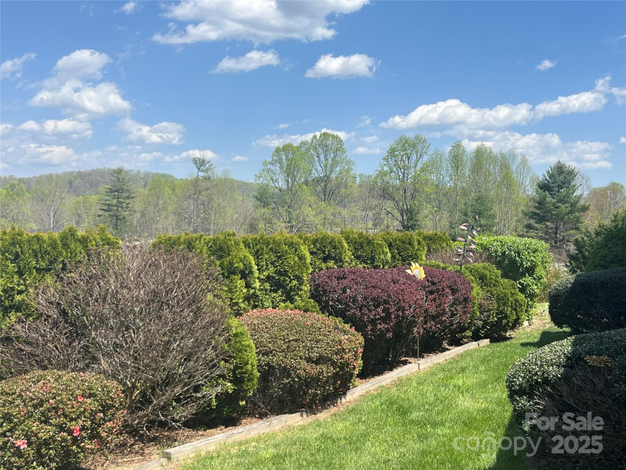 5802 Wood Duck Way Hendersonville, NC 28792