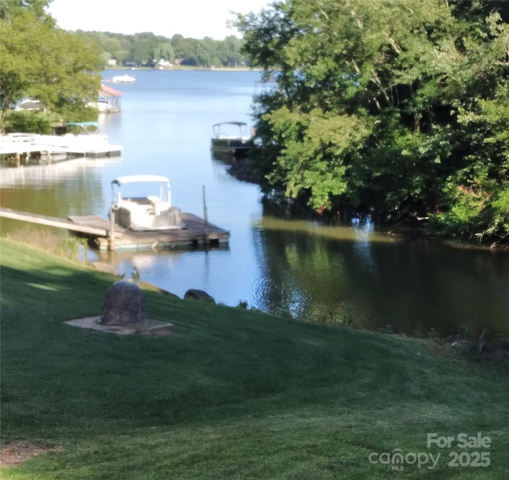 209 Woodstream Cir Mooresville, NC 28117