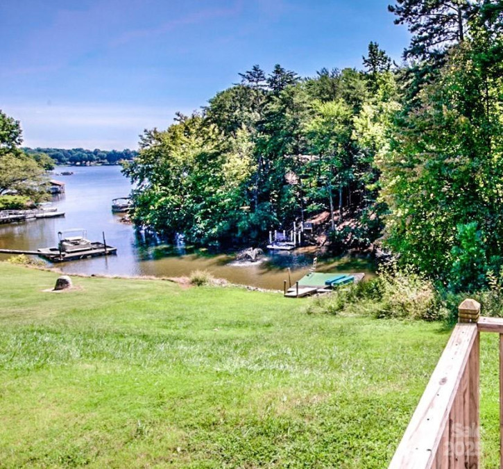 209 Woodstream Cir Mooresville, NC 28117