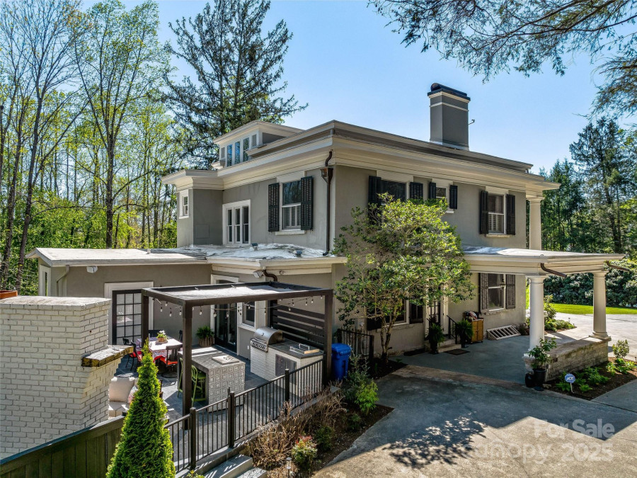 1235 5th Ave Hendersonville, NC 28739