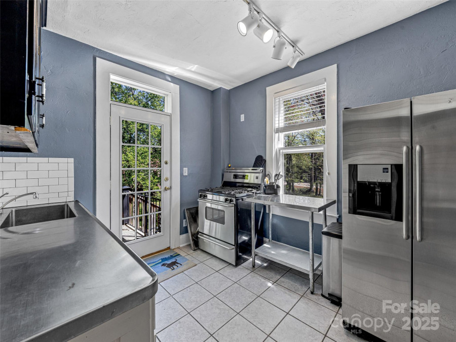 1235 5th Ave Hendersonville, NC 28739