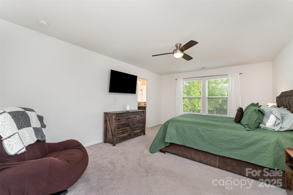 6040 Fazio Ct Harrisburg, NC 28075