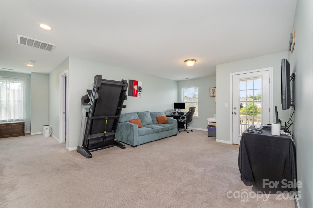 6040 Fazio Ct Harrisburg, NC 28075