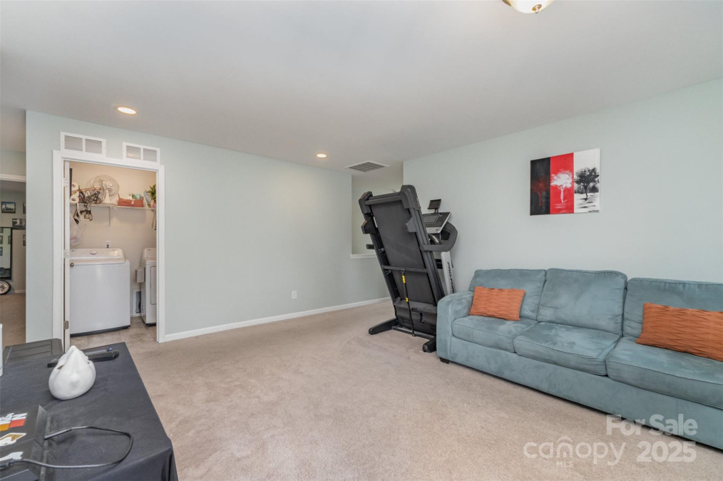 6040 Fazio Ct Harrisburg, NC 28075