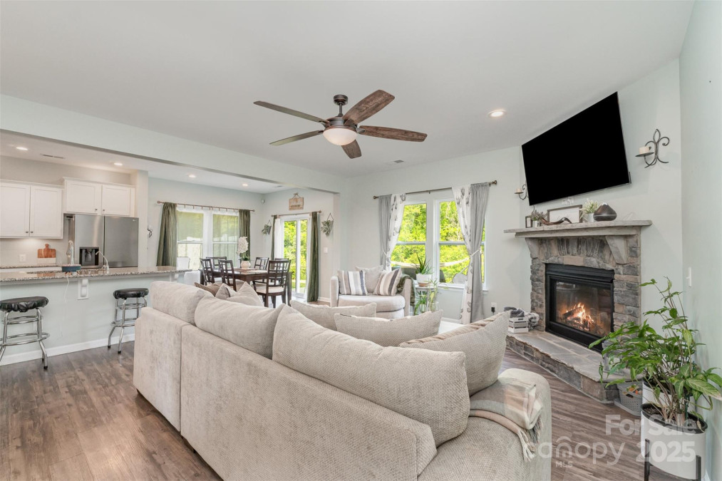 6040 Fazio Ct Harrisburg, NC 28075