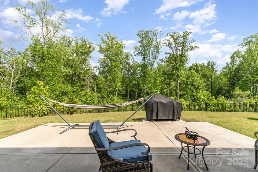 6040 Fazio Ct Harrisburg, NC 28075