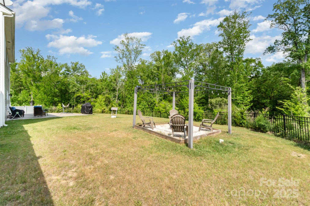 6040 Fazio Ct Harrisburg, NC 28075