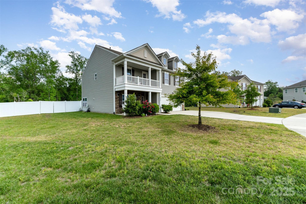 6040 Fazio Ct Harrisburg, NC 28075