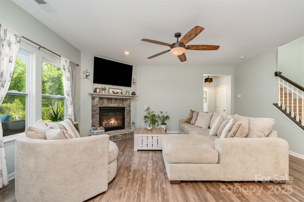 6040 Fazio Ct Harrisburg, NC 28075